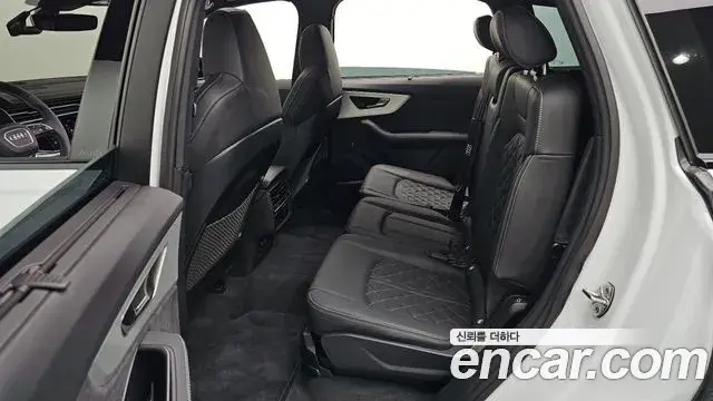 Audi Q7 2025 — Фото 11/20
