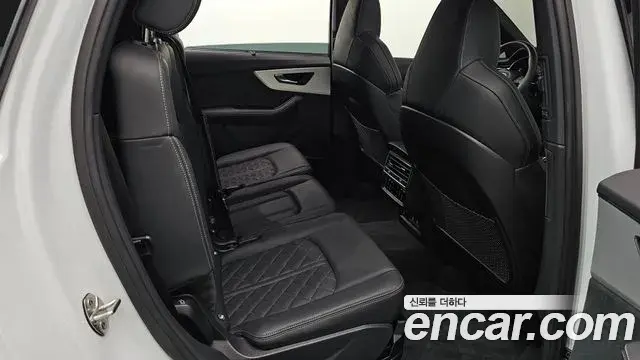 Audi Q7 2025 — Фото 12/20