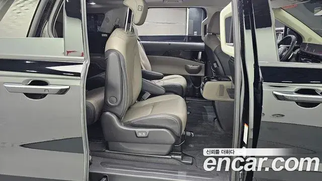 Kia Carnival 2024 — Фото 12/20