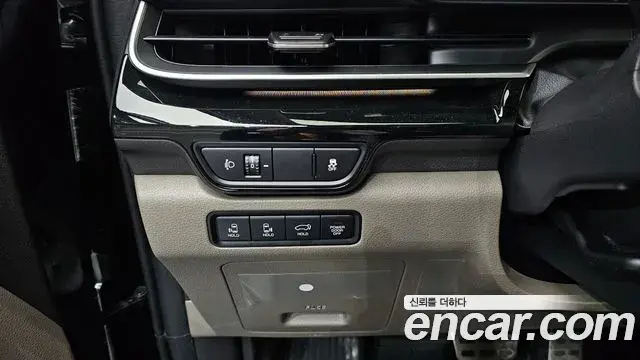 Kia Carnival 2024 — Фото 16/20