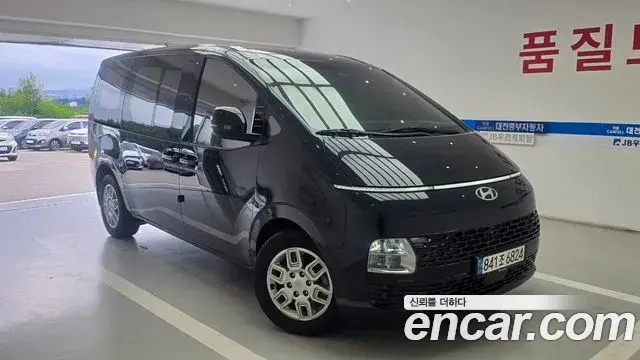 Hyundai Staria 2023 — Фото 2/20