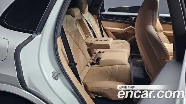Porsche Cayenne 2020 — Фото 11/20