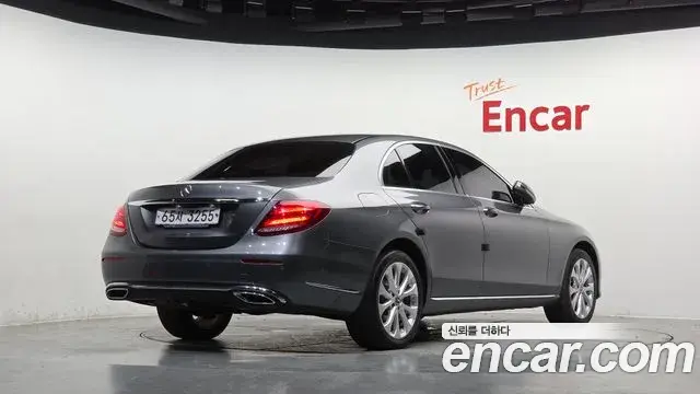 Mercedes-Benz E-Class 2018 — Фото 1/20