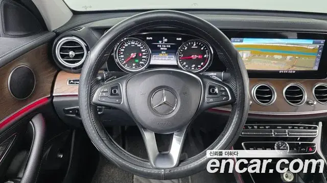 Mercedes-Benz E-Class 2018 — Фото 12/20