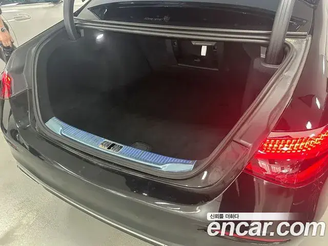 Mercedes-Benz S-Class 2025 — Фото 10/18