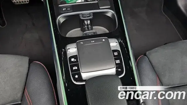Mercedes-Benz GLB-Class 2020 — Фото 7/20