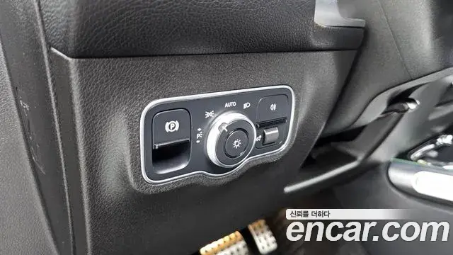 Mercedes-Benz GLB-Class 2020 — Фото 19/20