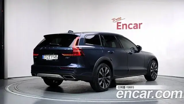 Volvo V60 Cross Country 2022 — Фото 2/20