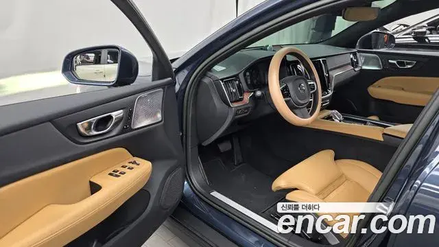 Volvo V60 Cross Country 2022 — Фото 10/20
