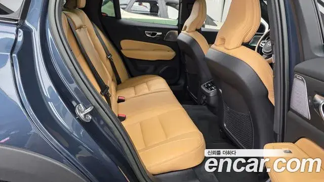 Volvo V60 Cross Country 2022 — Фото 11/20