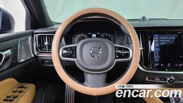 Volvo V60 Cross Country 2022 — Фото 12/20