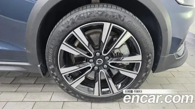 Volvo V60 Cross Country 2022 — ფოტო 23/34