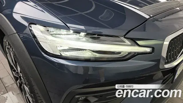 Volvo V60 Cross Country 2022 — ფოტო 24/34