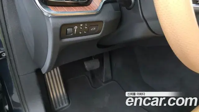 Volvo V60 Cross Country 2022 — ფოტო 17/34