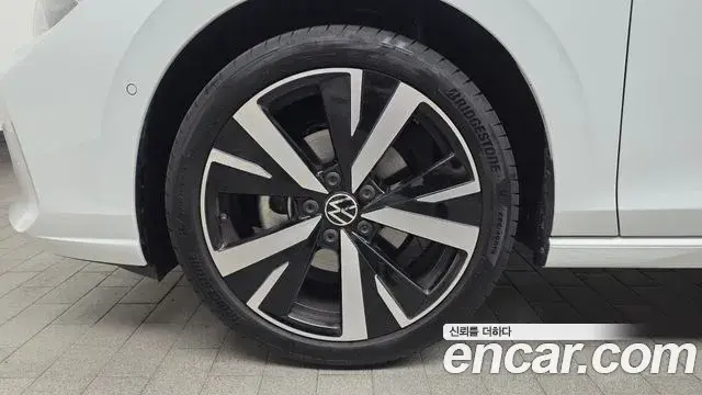 Volkswagen Golf 2026 — Şəkil 16/32