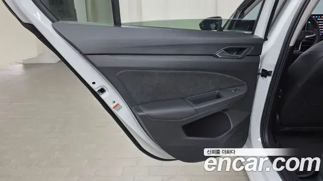 Volkswagen Golf 2026 — Şəkil 20/32