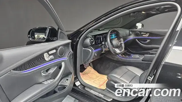 Mercedes-Benz E-Class 2021 — Фото 10/20