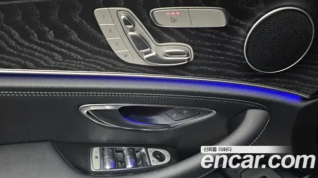 Mercedes-Benz E-Class 2021 — Фото 17/20
