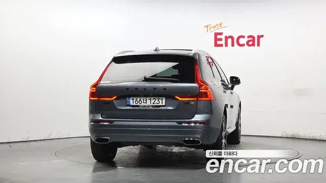 Volvo XC60 2019 — Фото 4/20