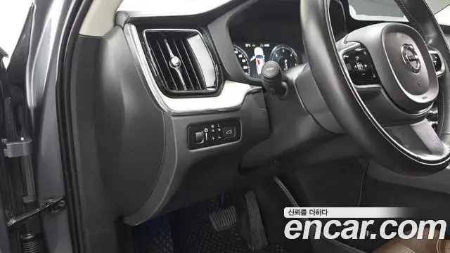 Volvo XC60 2019 — Фото 13/20