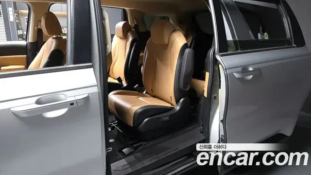 Kia Carnival 2021 — Photo 12/20
