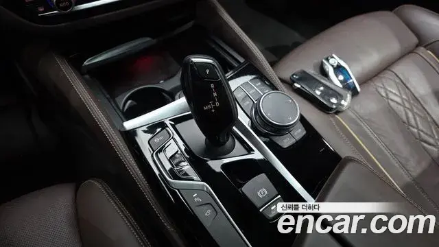 BMW 5 Series 2018 — Фото 9/20