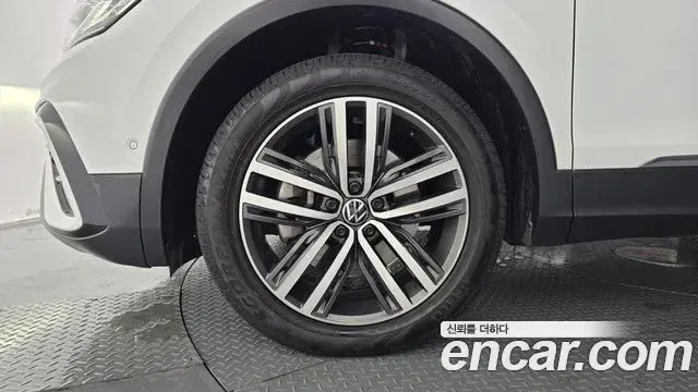 Volkswagen Tiguan Allspace 2022 — Photo 11/20