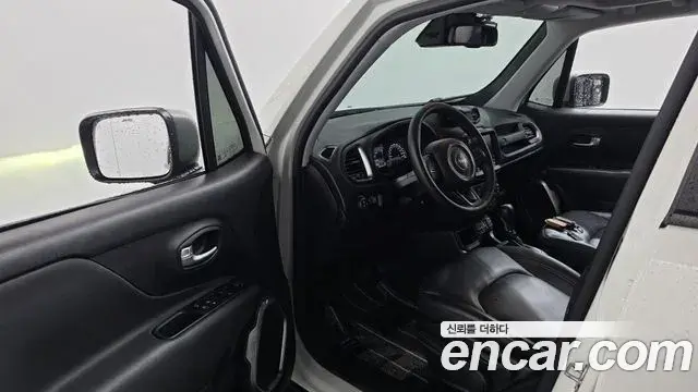Jeep Renegade 2020 — Фото 10/20