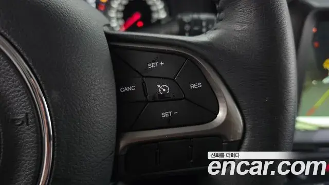 Jeep Renegade 2020 — Фото 15/20