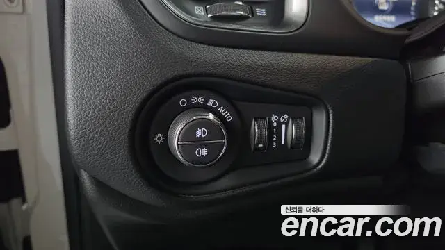 Jeep Renegade 2020 — Фото 20/20