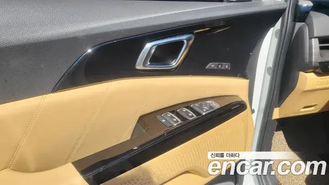 Kia Carnival 2023 — Photo 14/20