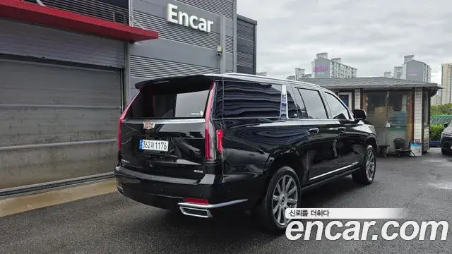 Cadillac Escalade 2022 — ფოტო 21/36