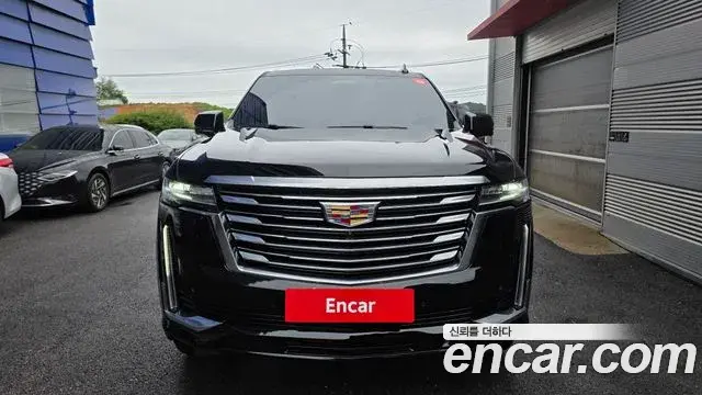 Cadillac Escalade 2022 — ფოტო 5/36
