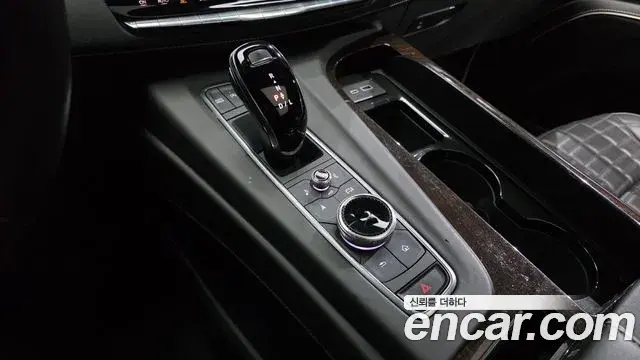 Cadillac Escalade 2022 — ფოტო 19/36