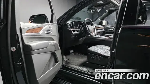 Cadillac Escalade 2022 — ფოტო 31/36