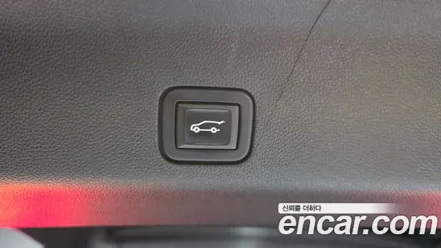Cadillac Escalade 2022 — ფოტო 27/36