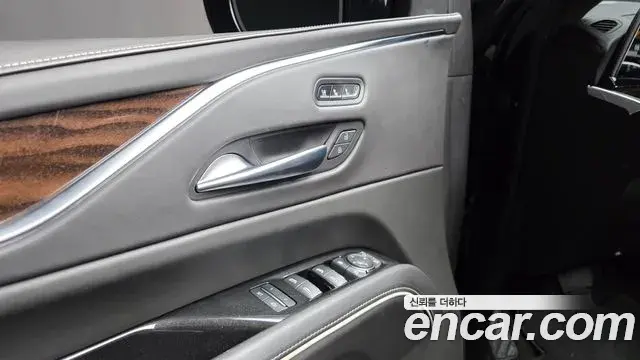 Cadillac Escalade 2022 — ფოტო 25/36