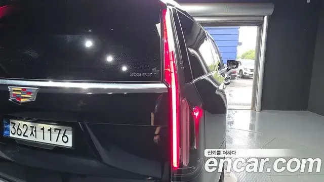 Cadillac Escalade 2022 — ფოტო 20/36