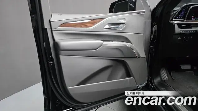 Cadillac Escalade 2022 — ფოტო 4/36