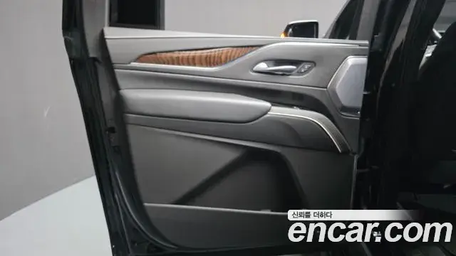Cadillac Escalade 2022 — ფოტო 33/36