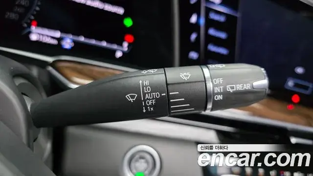 Cadillac Escalade 2022 — ფოტო 17/36