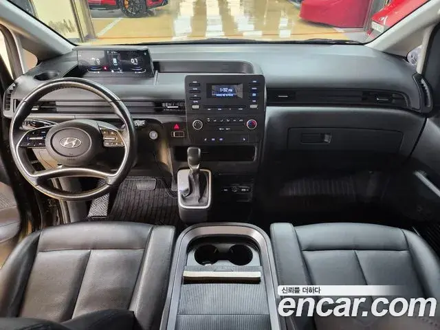 Hyundai Staria 2023 — Фото 5/17