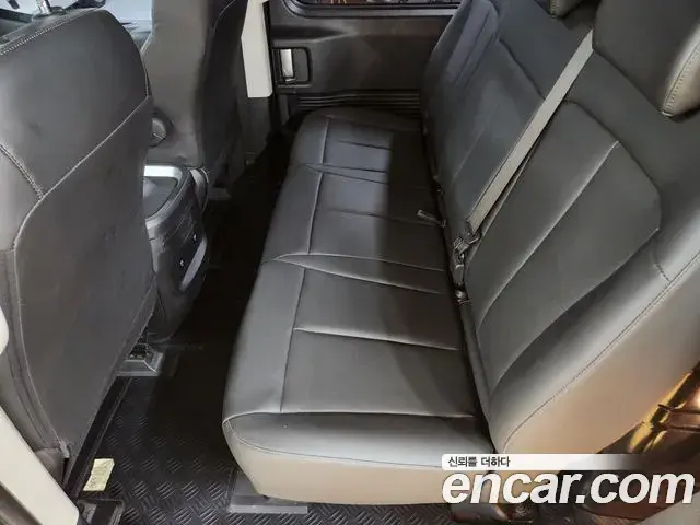 Hyundai Staria 2023 — Фото 7/17