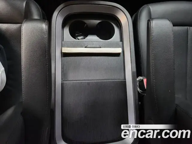 Hyundai Staria 2023 — Фото 13/17