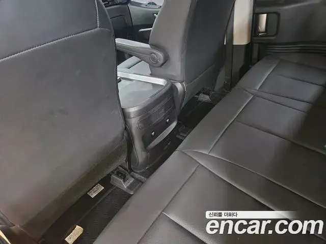 Hyundai Staria 2023 — Фото 15/17