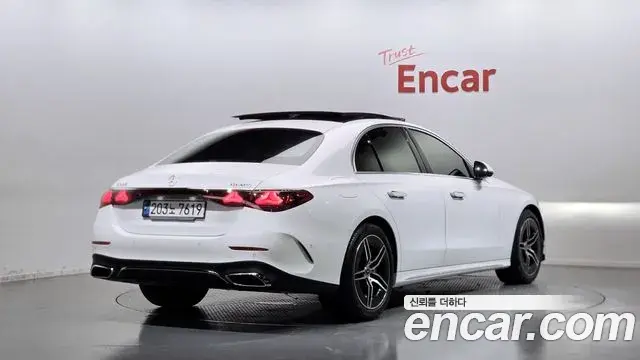 Mercedes-Benz E-Class 2024 — Photo 1/20