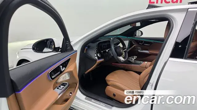 Mercedes-Benz E-Class 2024 — Photo 9/20
