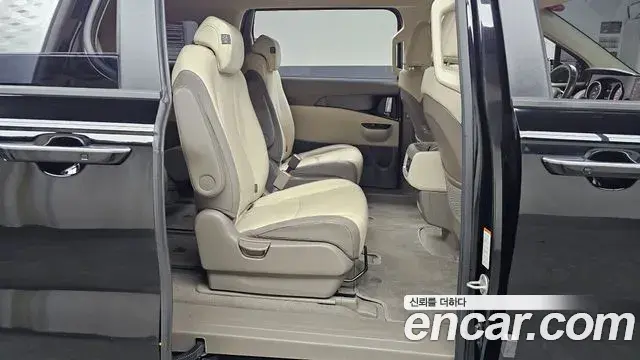 Kia Carnival 2022 — Photo 11/20