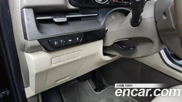 Kia Carnival 2022 — Photo 18/20