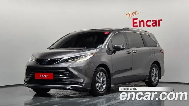 Toyota Sienna 2023 — Photo 21/35